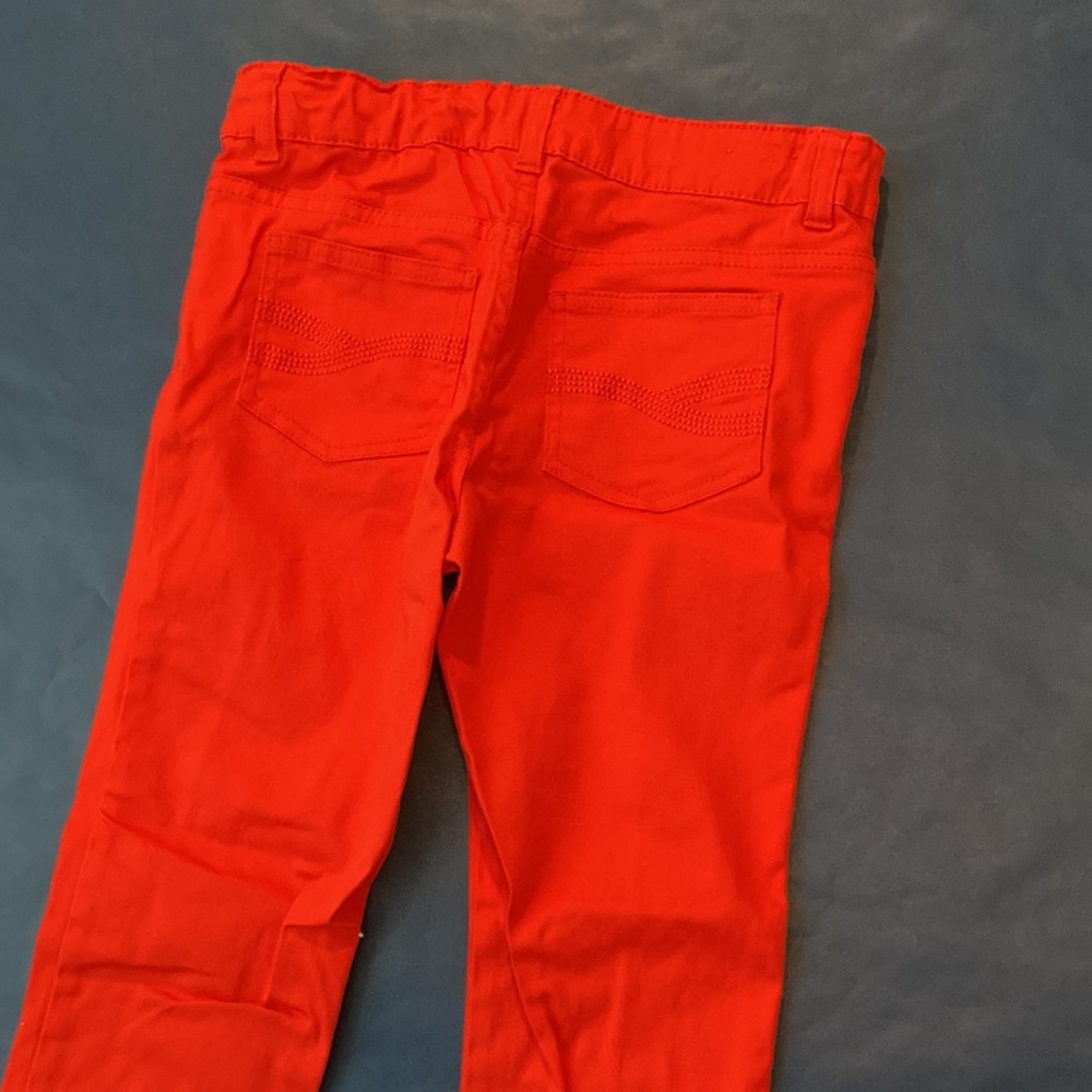 • Red pants • - Picture 4 of 5